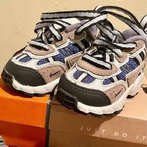 Baby Nike Shoes - size 2 - NEW!